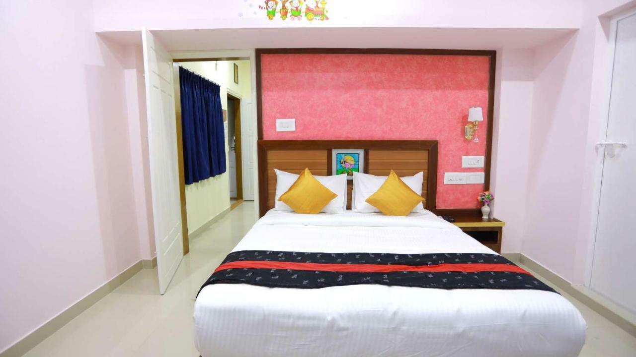 Base9 Cochin Airport Hotel Nedumbassery Eksteriør bilde